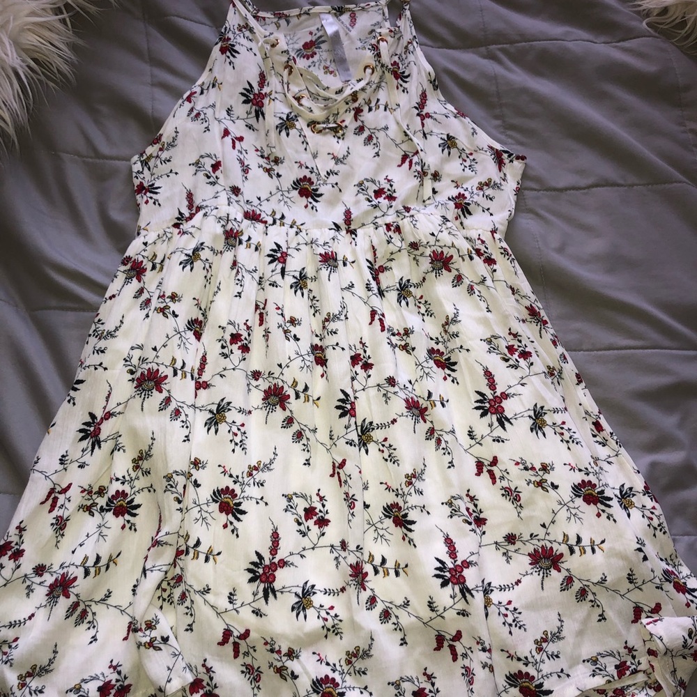 Super cute never worn floral dress!!